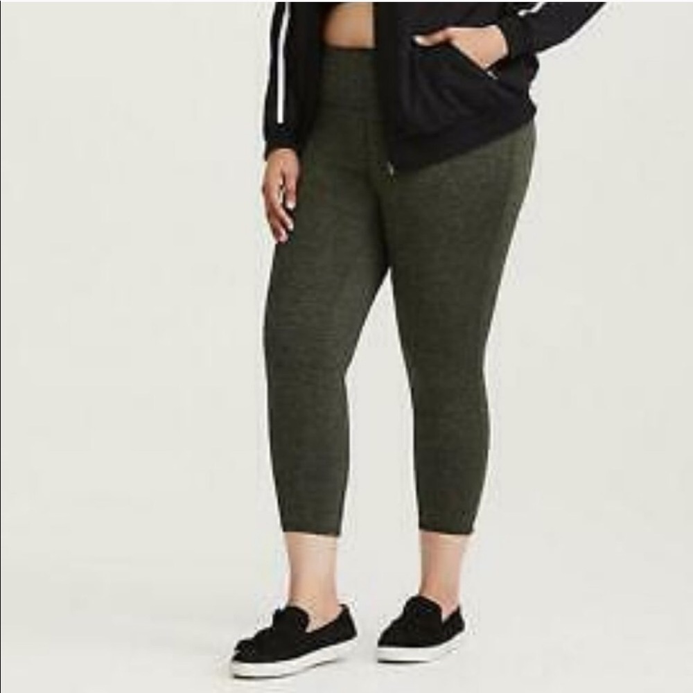TORRID Mossy Green Lattice Cropped 7/8 Leggings
